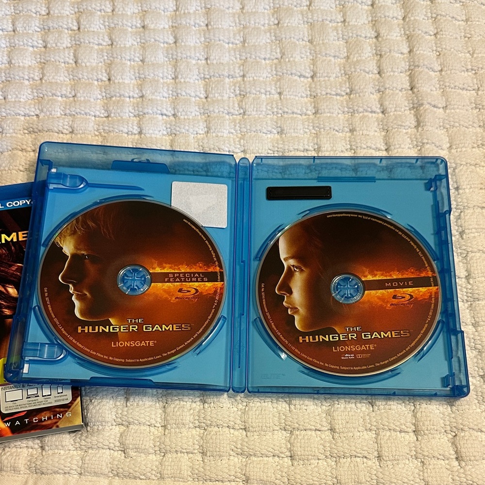 The Hunger Games, Catching Fire and Mockingjay Part 1 Blu-Ray DVD Set - Picture 3 of 8